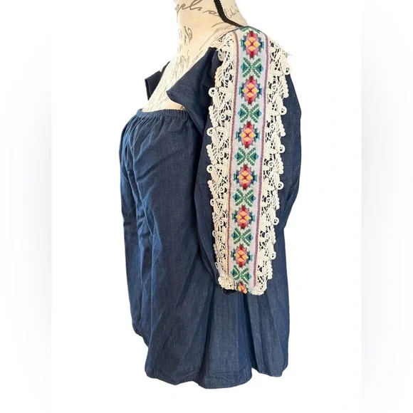 NWOT VaVa by Joy Han Blue Chambray Off Shoulder Embroidered Sleeve Blouse Large - Picture 6 of 16